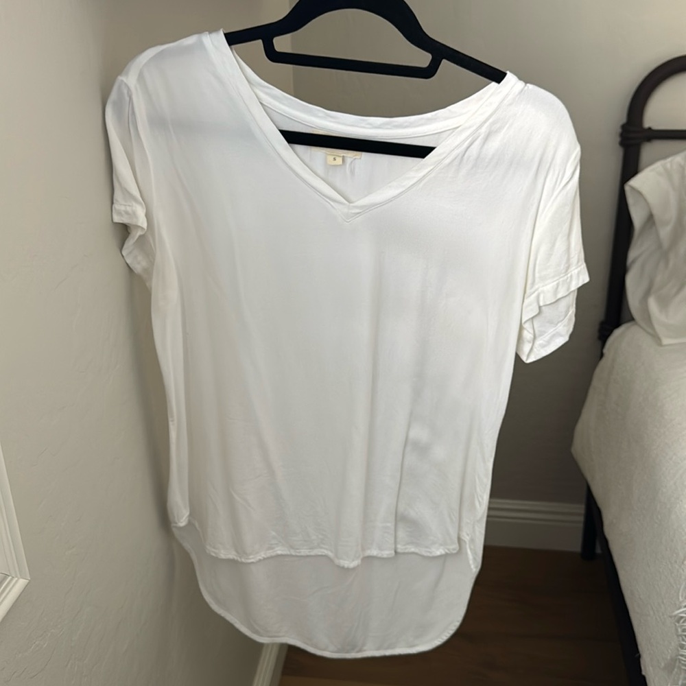 White Cloth and Stone v-neck top
